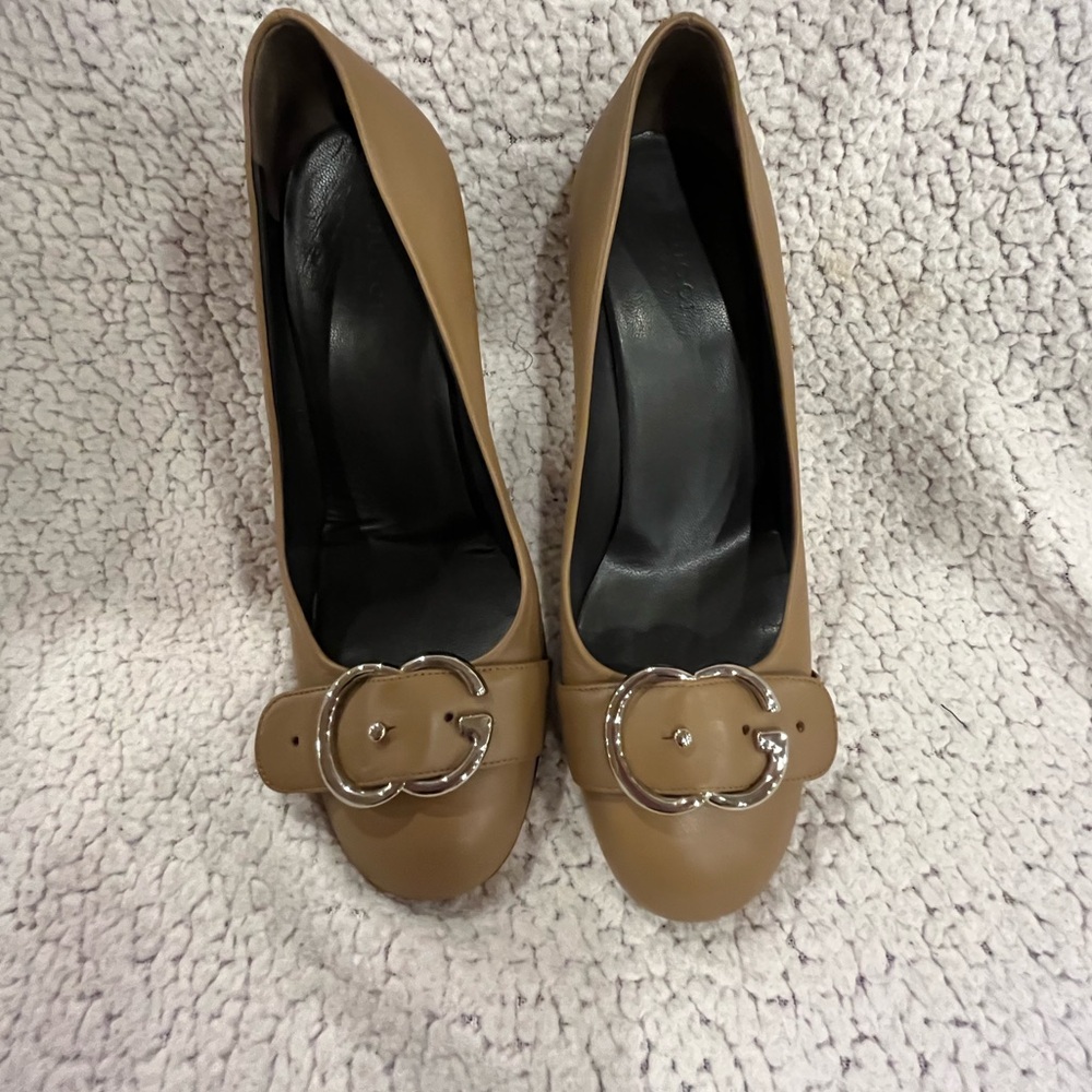 Women's Tan Leather Buckle Pumps